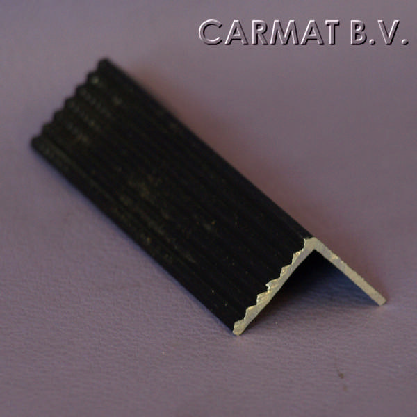 Alu traptredelijst hoek zwart 20MM per/2X5M (100-5%/300-10%)